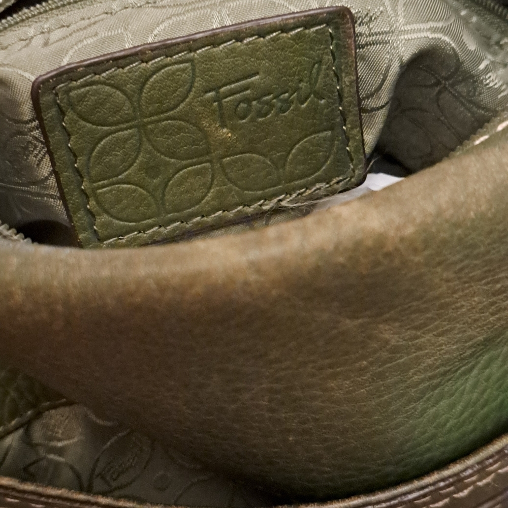 Green Leather Fossil Crossbody Bag. Like New Condition. CLOSING SALE! - Picture 9 of 11